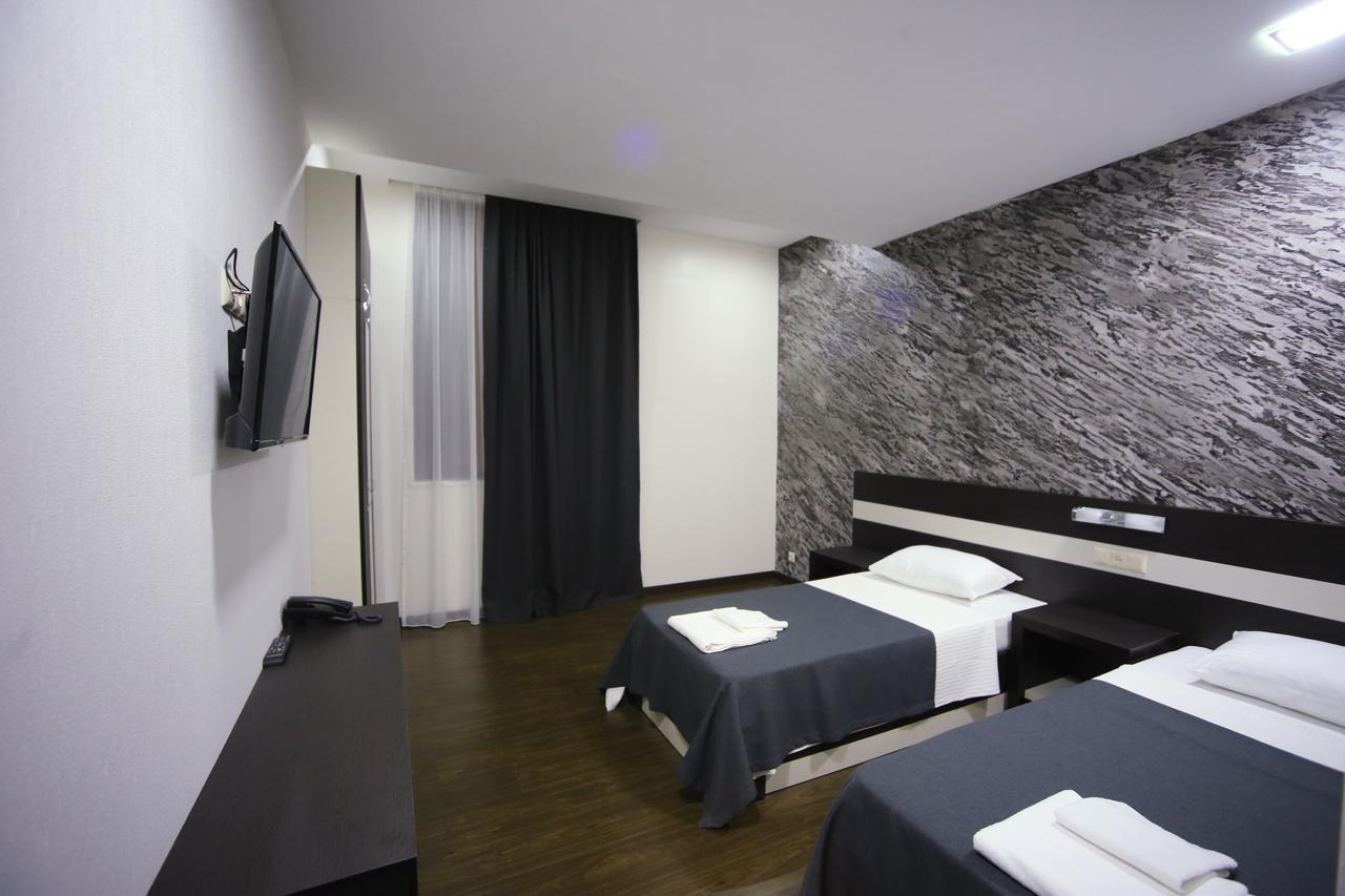 West Tower Hotel Кутаїсі Екстер'єр фото