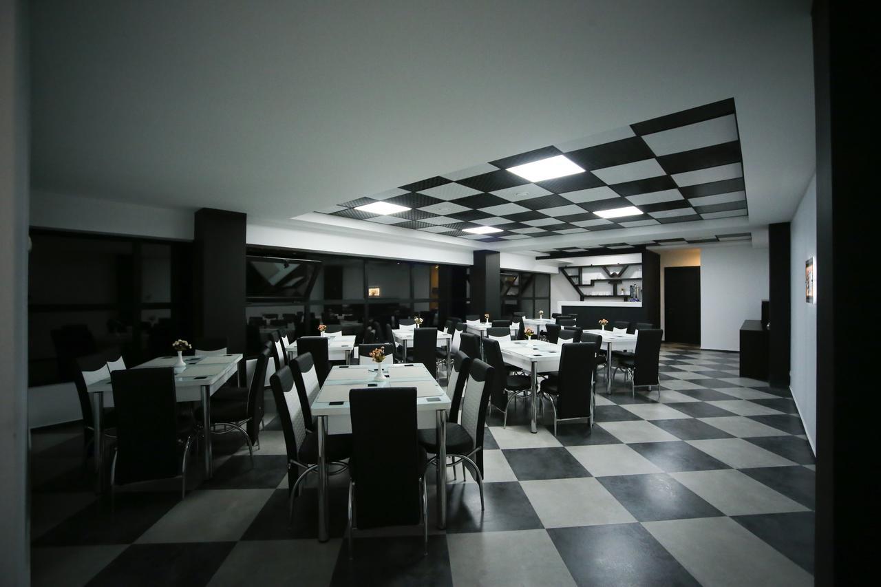 West Tower Hotel Кутаїсі Екстер'єр фото