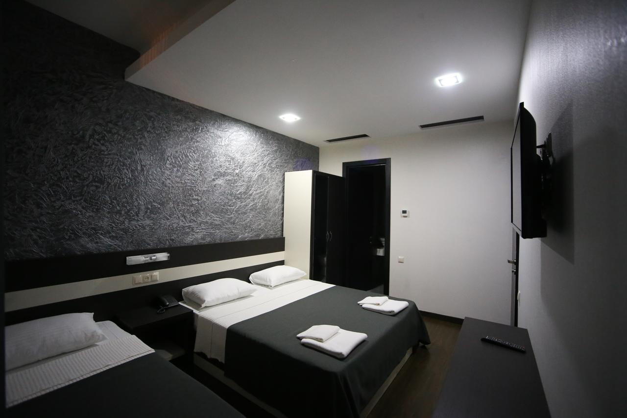 West Tower Hotel Кутаїсі Екстер'єр фото