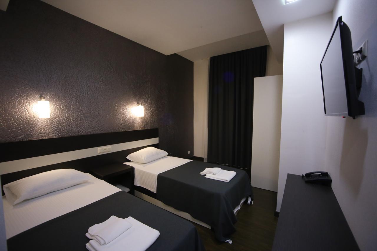 West Tower Hotel Кутаїсі Екстер'єр фото
