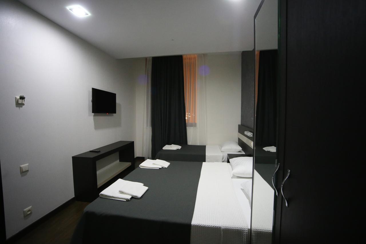 West Tower Hotel Кутаїсі Екстер'єр фото