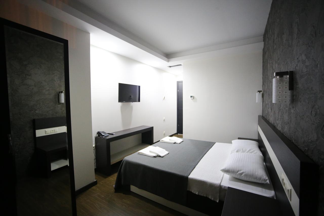 West Tower Hotel Кутаїсі Екстер'єр фото