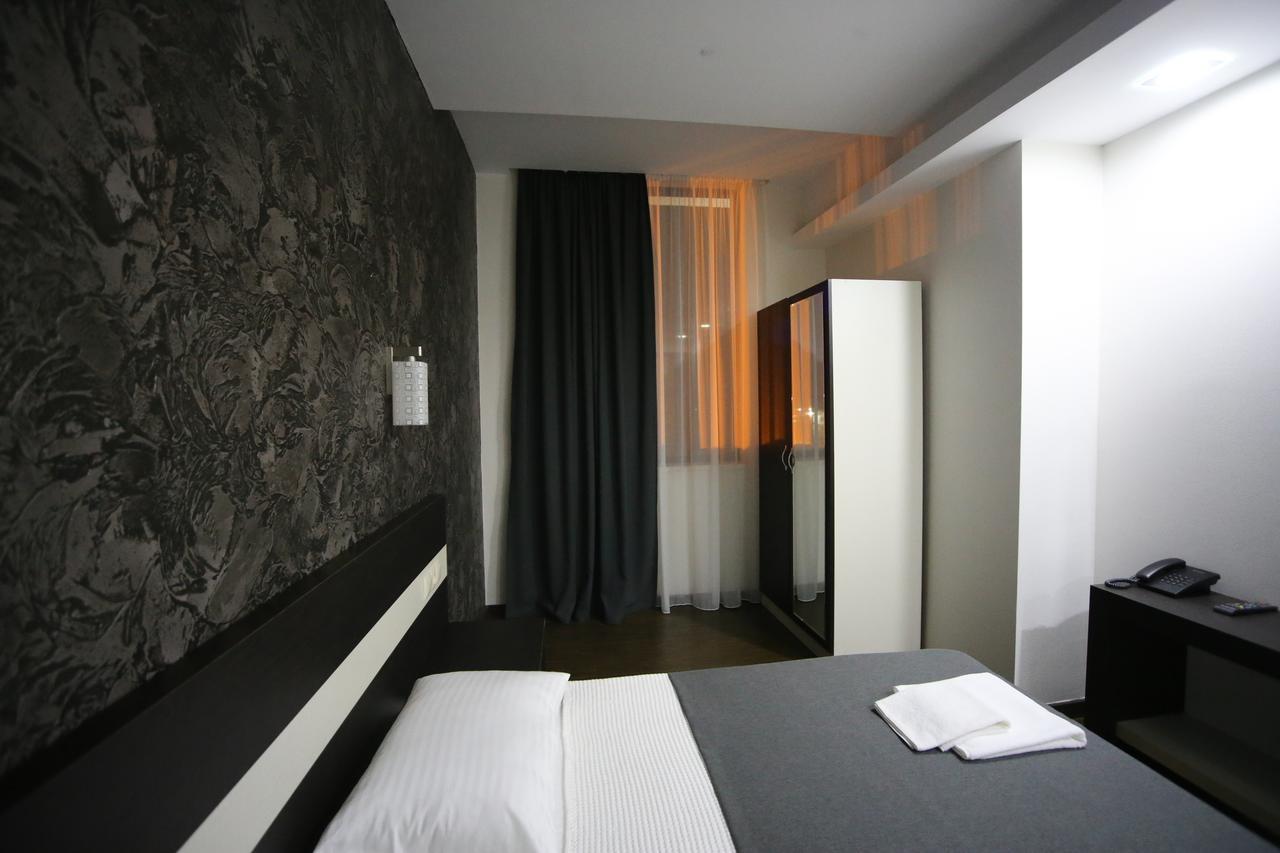 West Tower Hotel Кутаїсі Екстер'єр фото